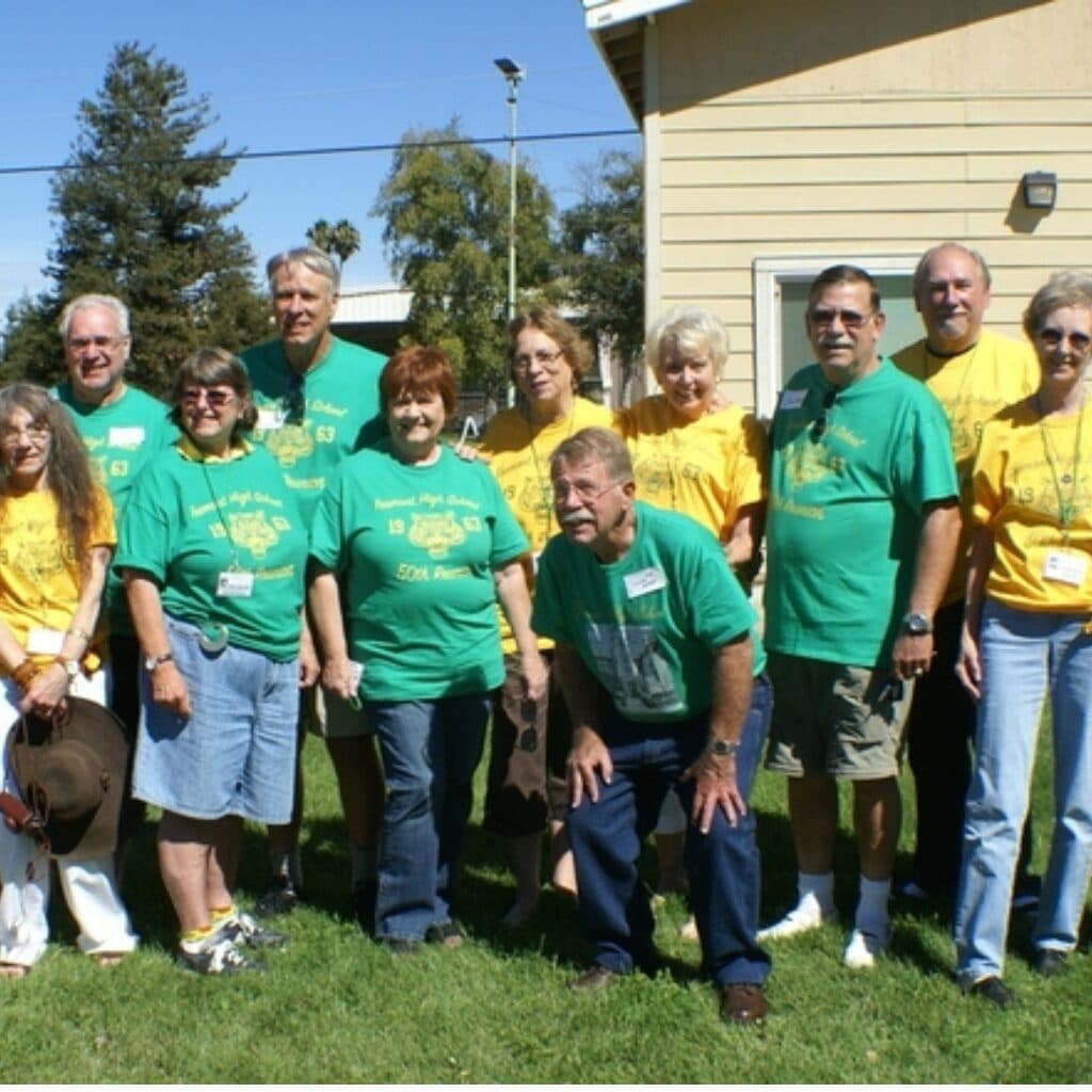 Bulk class reunion shirts manufacturer for alumni events